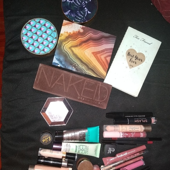 Makeup bundle - Picture 2 of 3